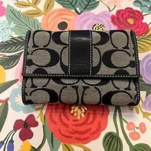 Coach Wallet! Signature Pattern